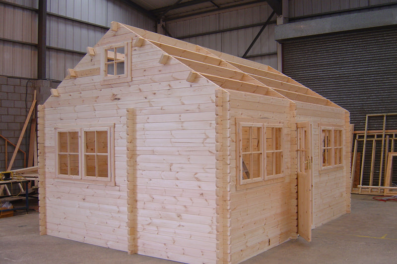 Pemberey Log Cabin 13G x 18 (3890G x 5490mm)